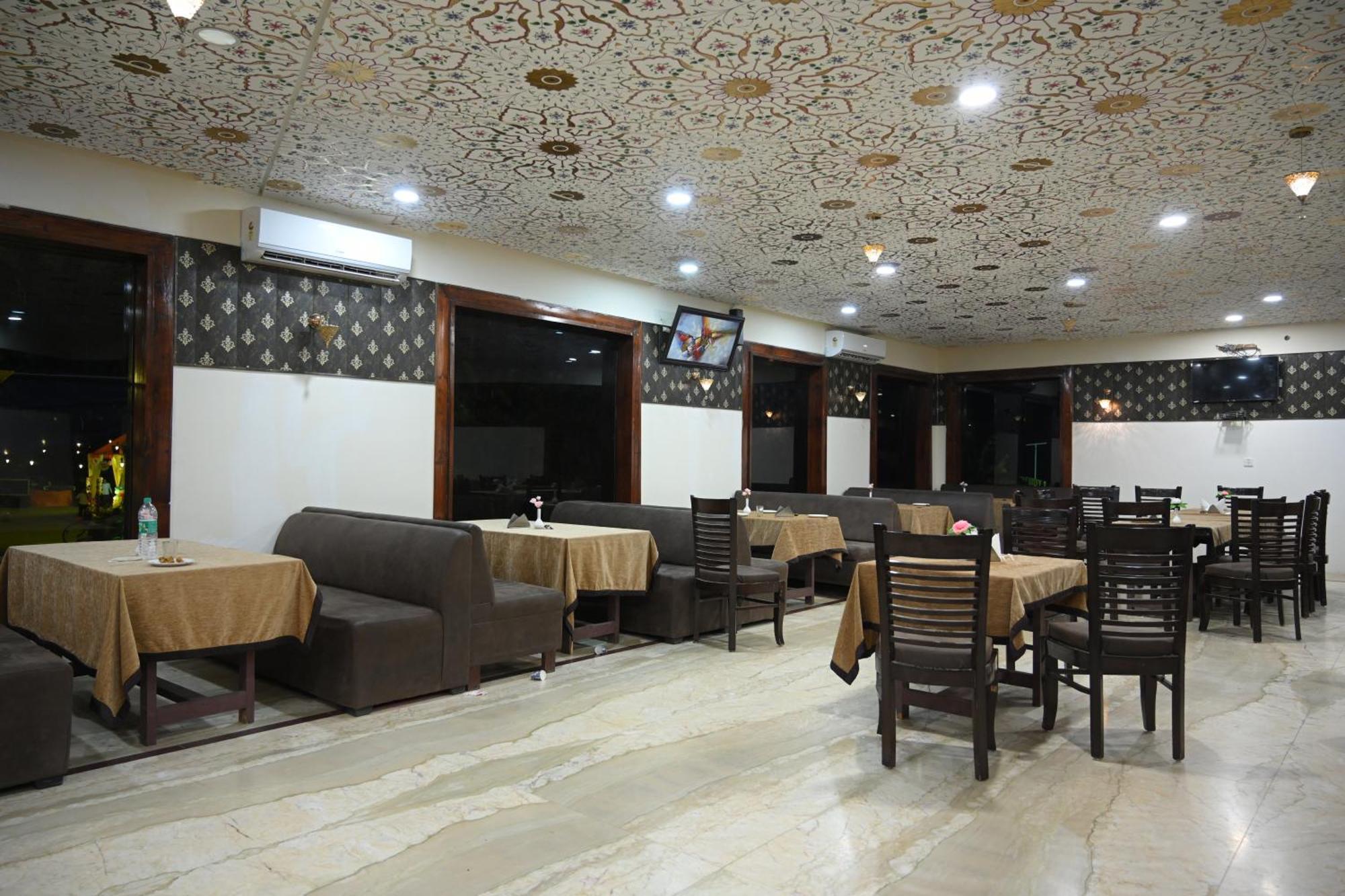 Orchha Club And Resort - Ocr Luaran gambar