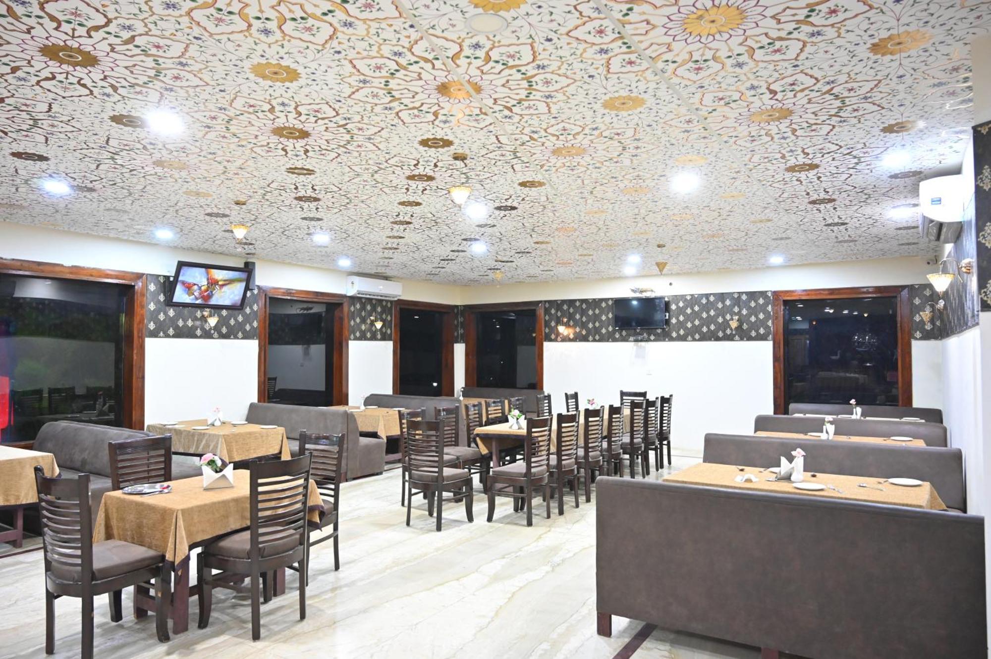 Orchha Club And Resort - Ocr Luaran gambar