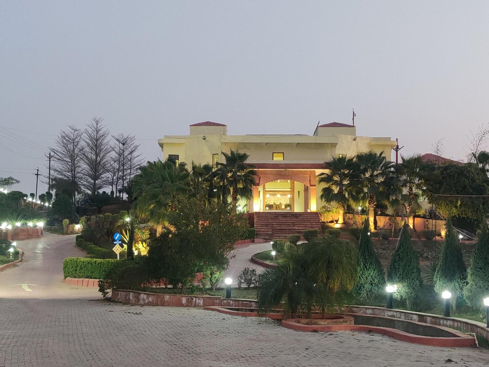 Orchha Club And Resort - Ocr Luaran gambar