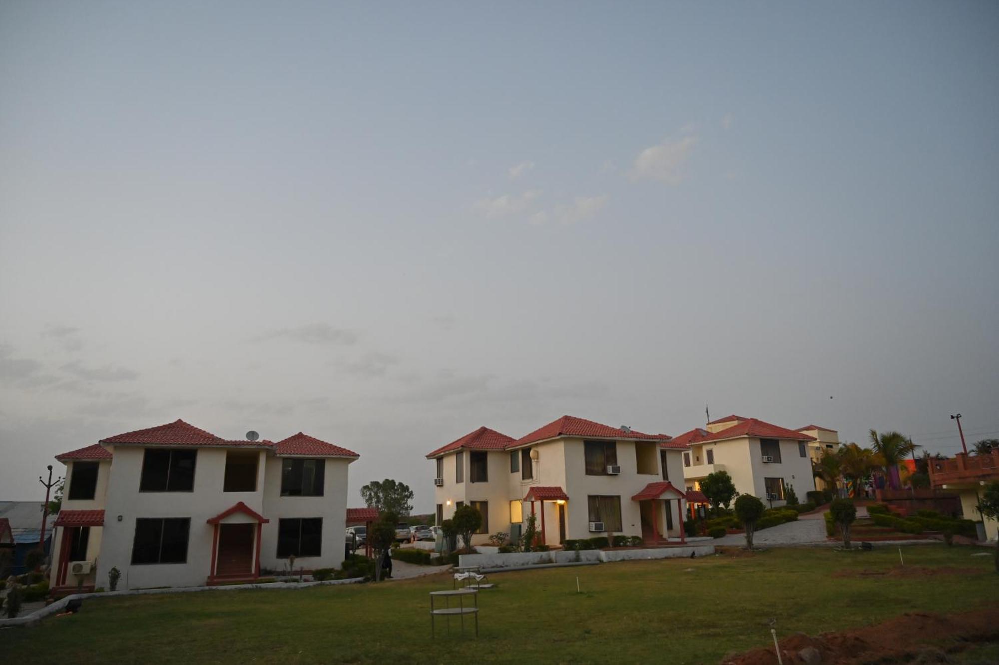 Orchha Club And Resort - Ocr Luaran gambar